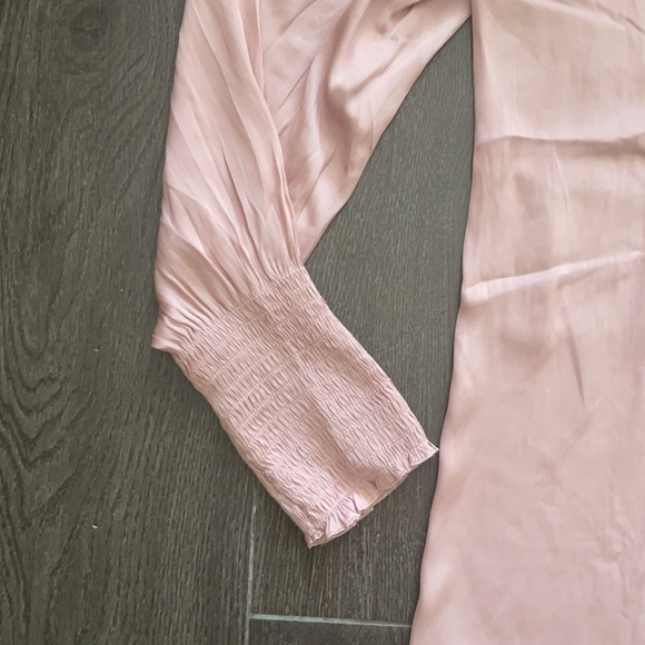 Express blouse blush pink Size M NWT - Picture 2 of 3